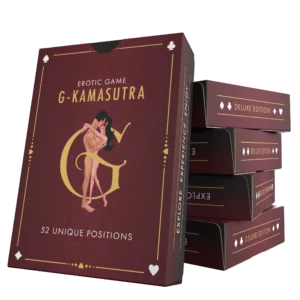G-Kamasutra Deluxe Edition spelverpakking met bordeaux ontwerp, speelkaarten en illustraties zichtbaar op de voor- en achterkant.