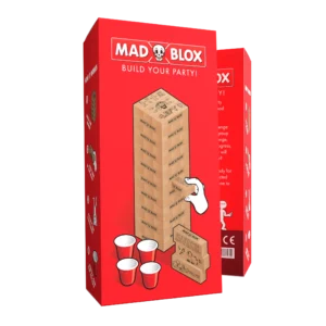 Mad Blox partyspel verpakking met houten blokkentoren, rode bekers en spelonderdelen zichtbaar op de voorkant van de doos.