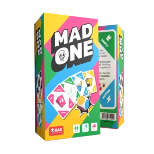 Mad One partyspel in kleurrijke verpakking met speelkaarten, dobbelsteen en spelelementen in geel, roze, blauw en groen design.