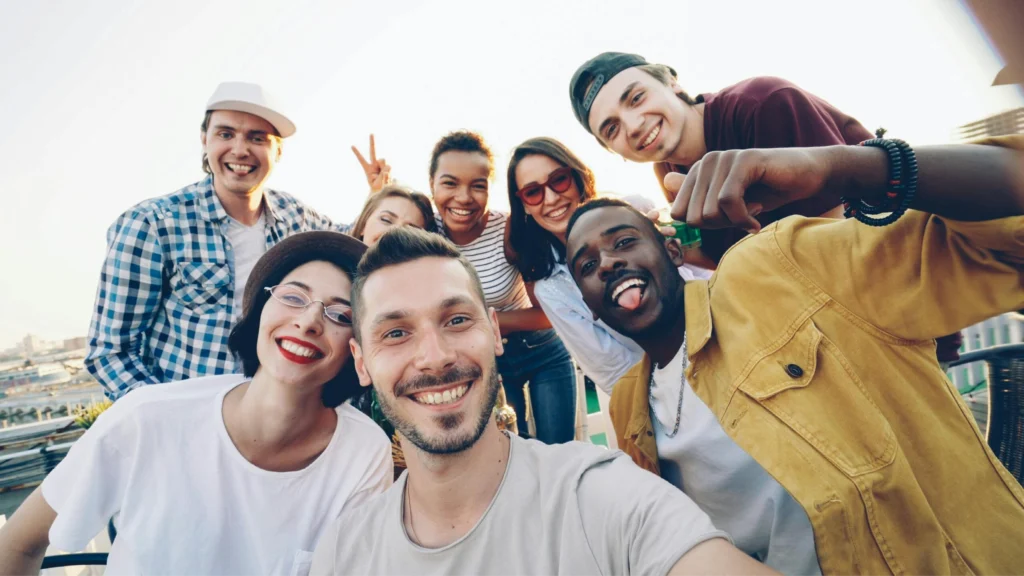 big friendgroup hanging out